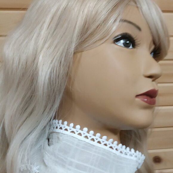 White Lace Kerchief - Picture 9 of 13